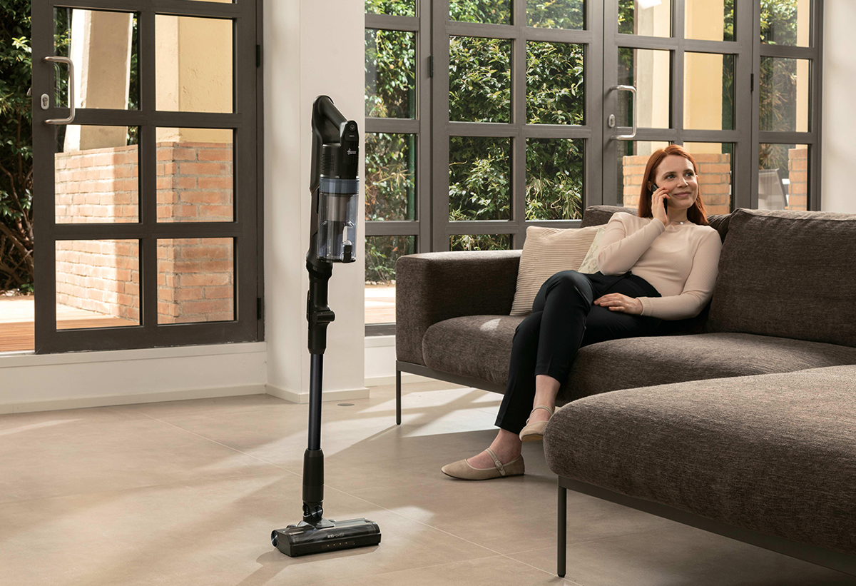 Παρουσιάζεται η σκούπα σε θέση ισορρόπησης.